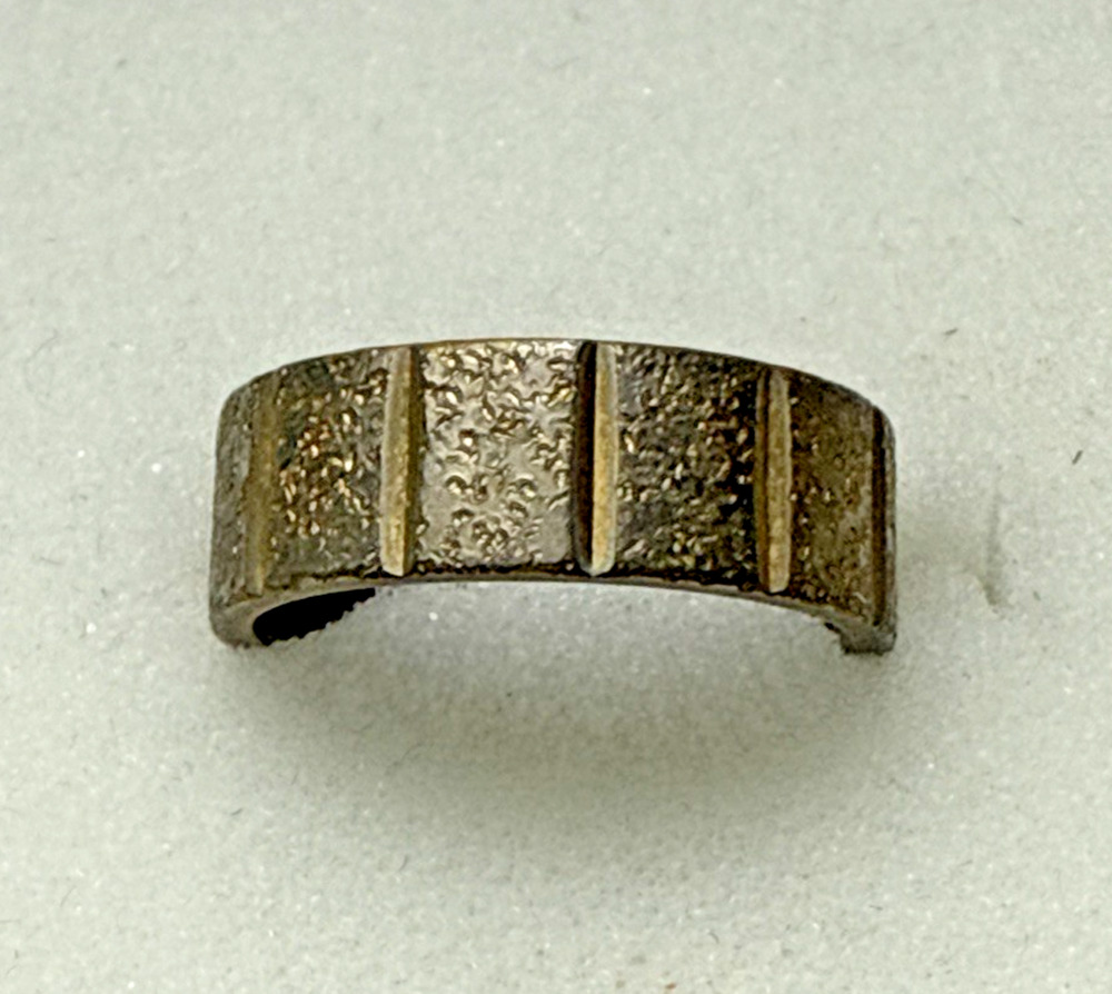 Vintage Uncas Cigar Band Ring Sz 7 Silver Gold Metal Ribbed As-Is